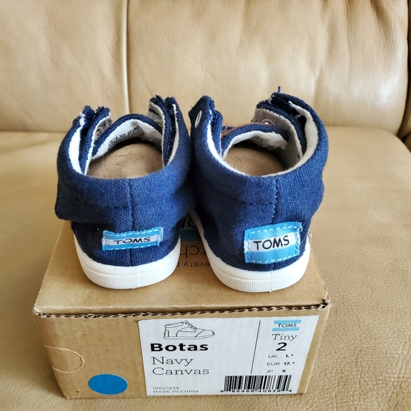 Toms baby canvas shoes. Tiny size 2. - Picture 3 of 5